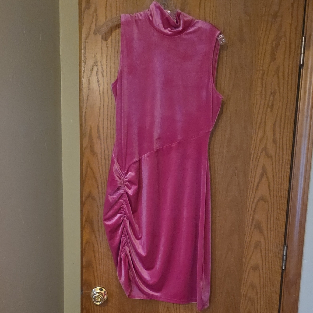 Elegant Pink Sleeveless Dress